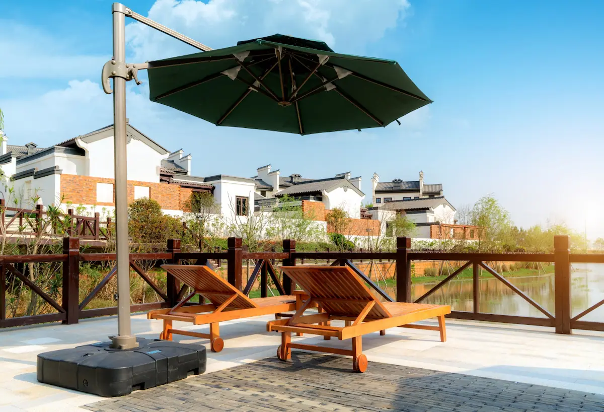 Atap Rooftop Rumah dengan Payung